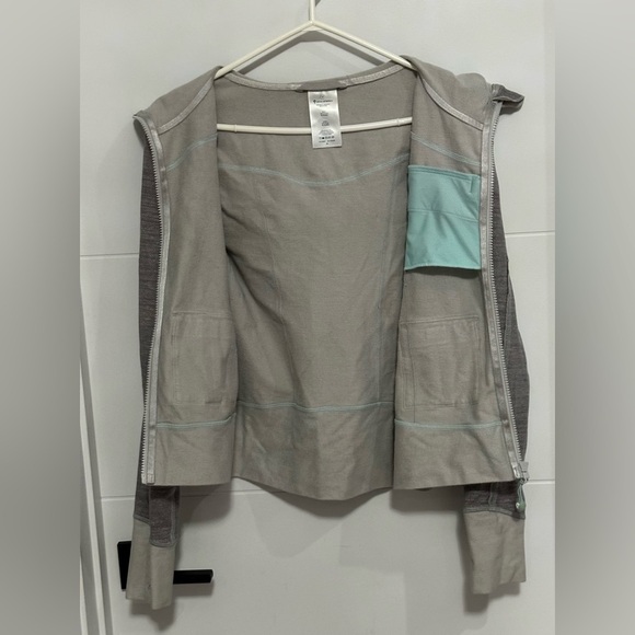 Ivivva: Girls Full Zip-Up Hoodie - Size 14 - Picture 8 of 9